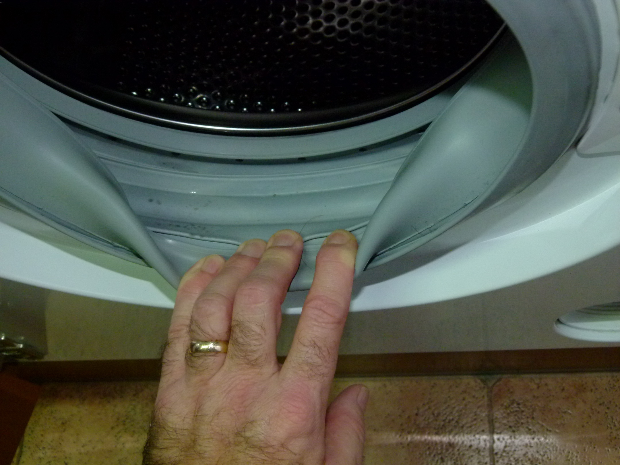 Cleaning the Washing Machine Filter, Soap Drawer, Door Seal, etc